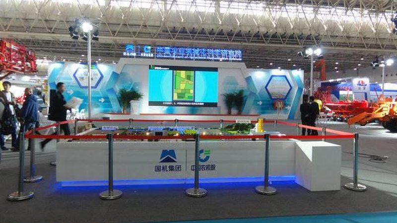 喷绘写真膜材质规格解析：揭秘展台设计的“面子”工程
